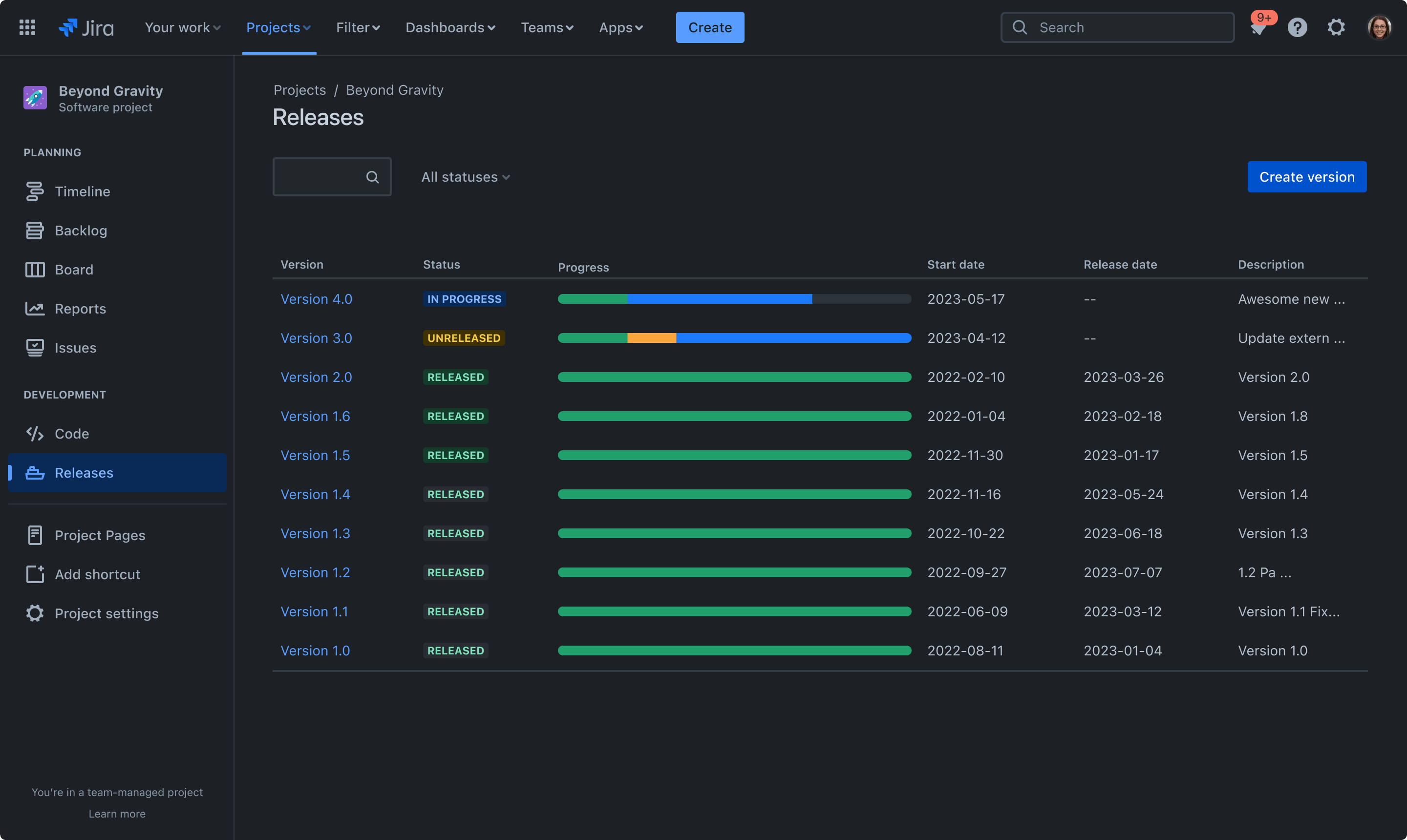 Jira 프로젝트 내에서 릴리스하세요. 이 보기에는 버전, 상태, 진행률, 시작 날짜, 릴리스 날짜, 설명이 있습니다.